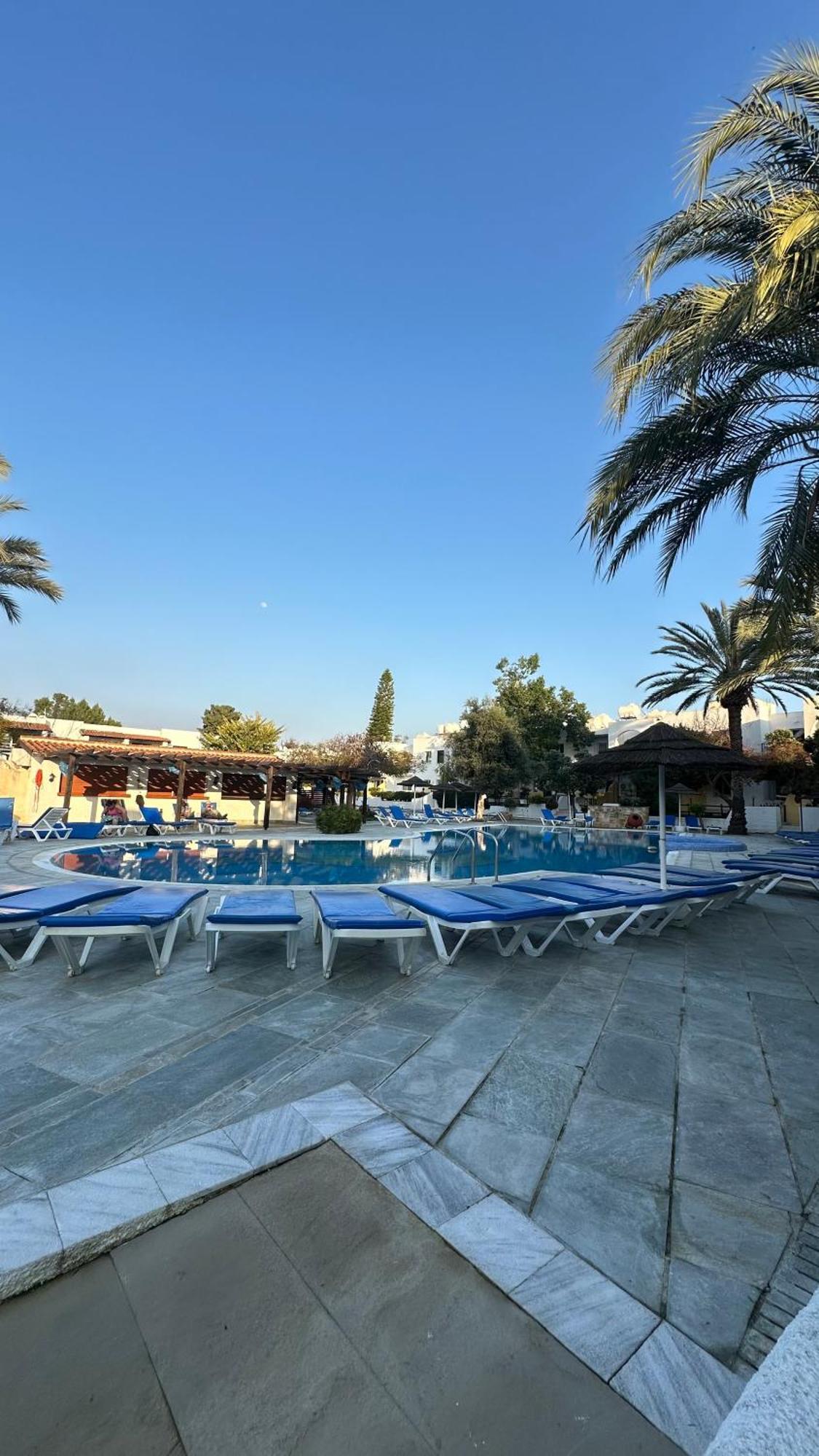 Paphos gardens studio suite Exterior foto